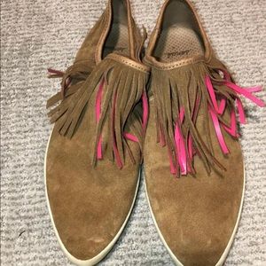 Sanuk fringe moccasin